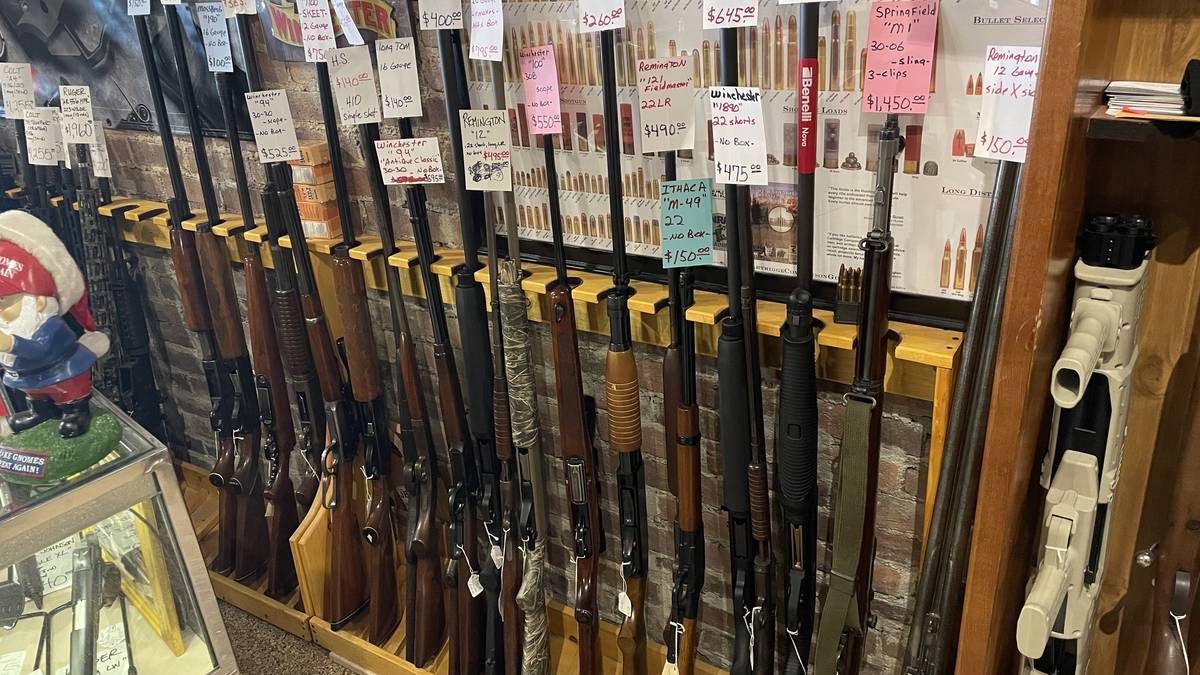 Vintage and classic American rifles: Winchester Model 94, Winchester 100, Remington 121 Fieldmaster, Springfield M1 Garand 30-06, Winchester 1890, Ithaca M-49, and Benelli Nova.